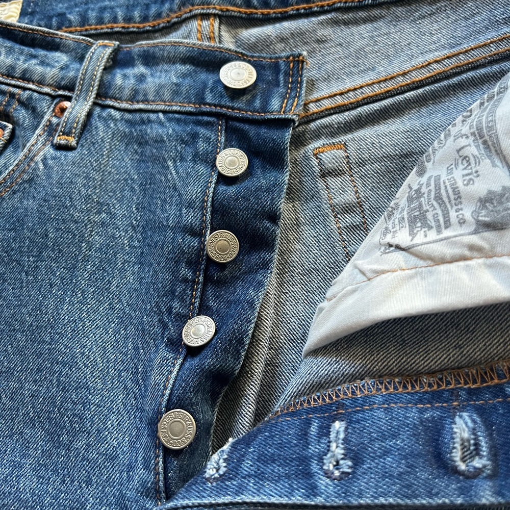 501 Levi's - Picture 11 of 13